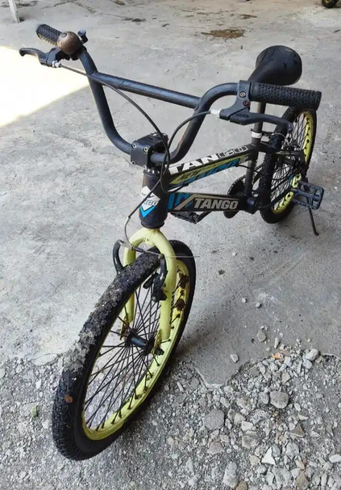 Dijual Cepat SepedanBMX hijau ukuran 20