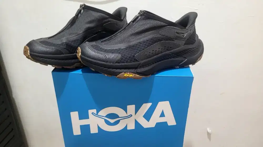 HOKA Sepatu Trail Running Pria Project Transport - Carbon Black