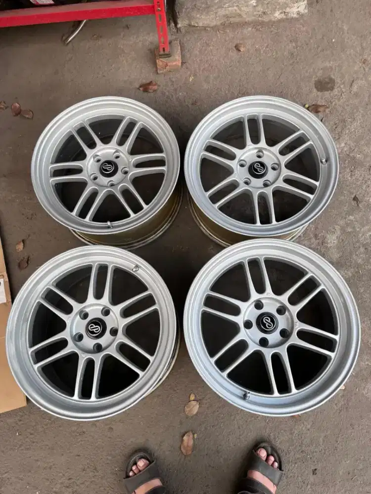 Enkei rpf1 ring 18 lebar 8-9 pcd 5x114,3 ET 40 4pcs