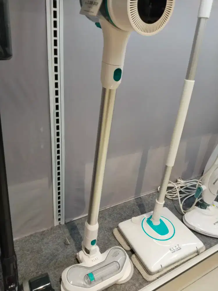 CORDLESS VACUUM CLEANER WITH MOP