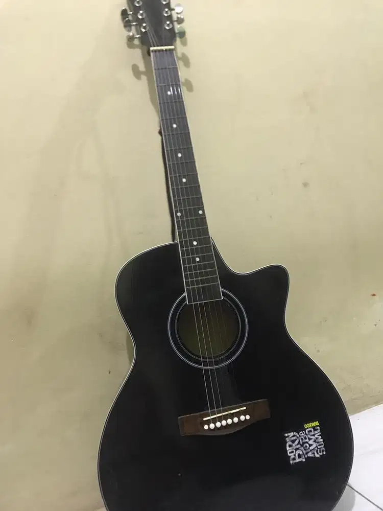 Dijual gitar locak merek lionard