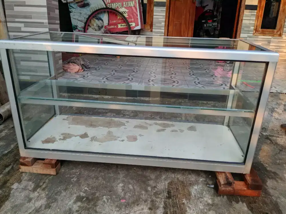 Etalase warteg bekas