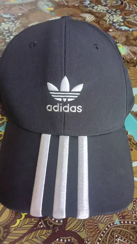 topi ori sesuai merk di topi