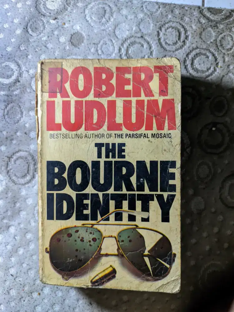 ROBERT LUDLUM THE BOURNE IDENTITY