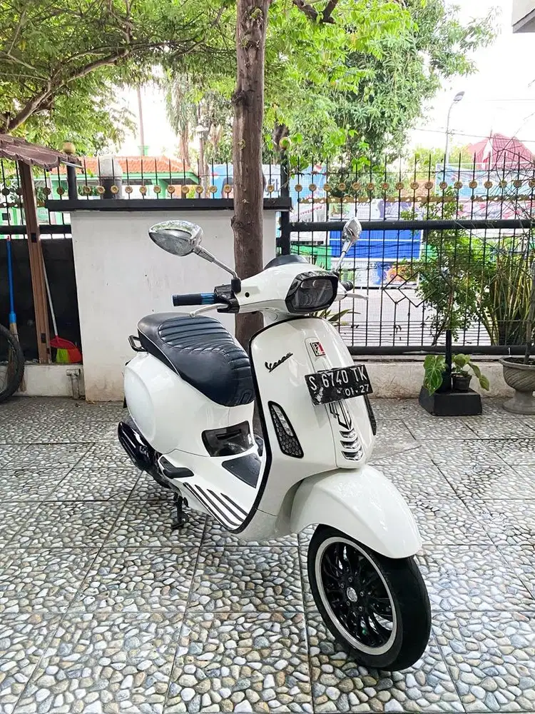 Vespa Sprint Putih 2021