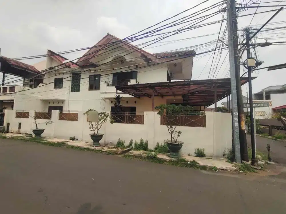 disewakan rumah 2 lantai, siap huni di taman buaran indah, kelnder, duren sawit, jaktim