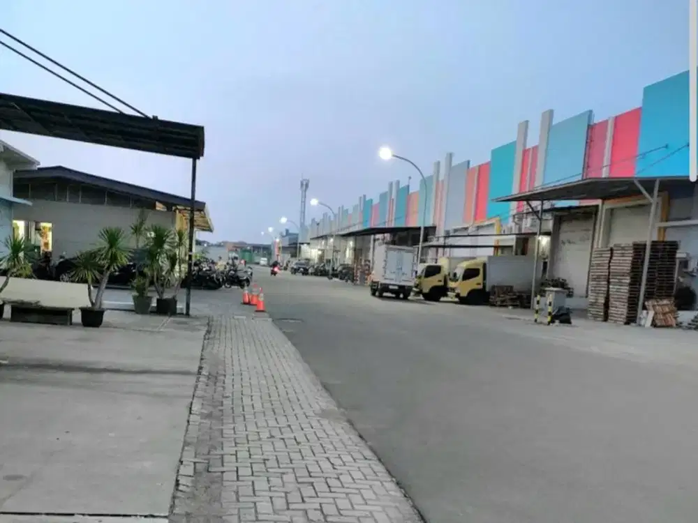 Dijual Gudang 2 Lantai Bizpark Sedayu Daan Mogot - Akses container 40