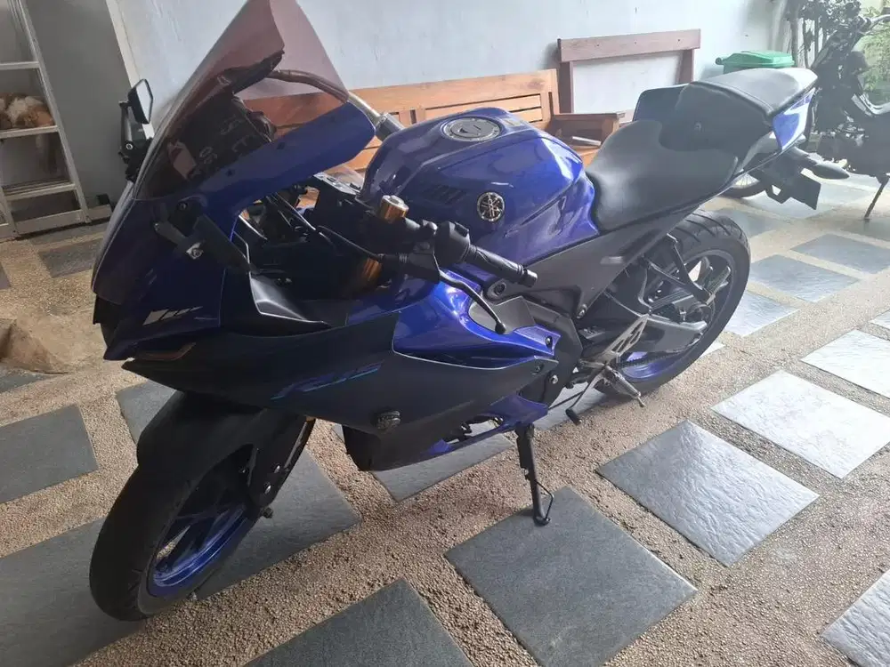 R15 V4 2022 plat N malang
