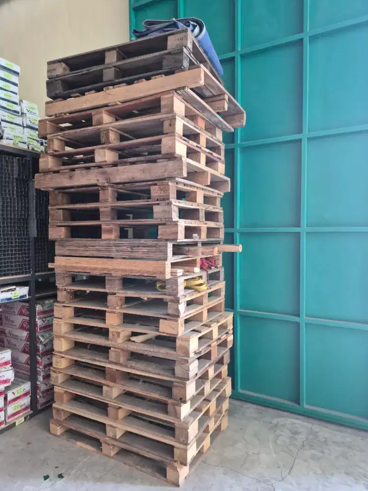 Pallet kayu bekas
