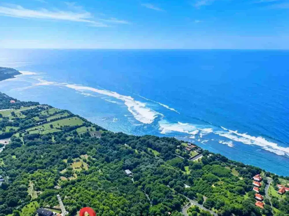 LAHAN FULL PEMANDANGAN LAUT DI BAWAH MERCUSUAR BUKIT BADUNG PANDAWA BALI