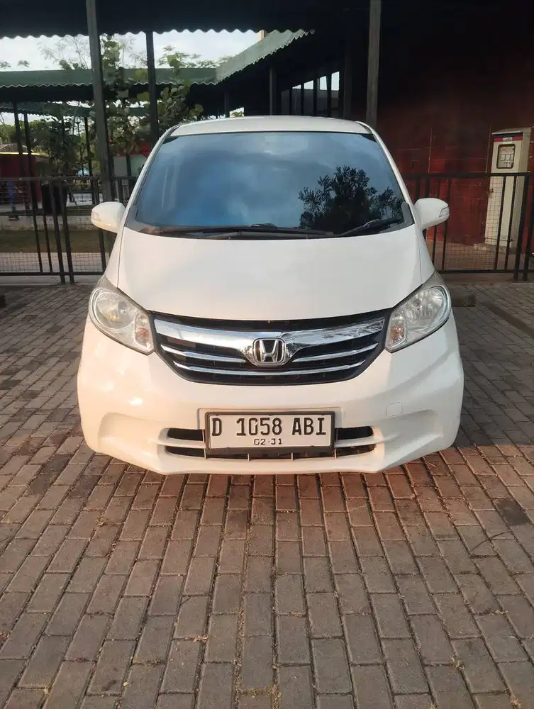 Honda Freed SD matic 2014 putih