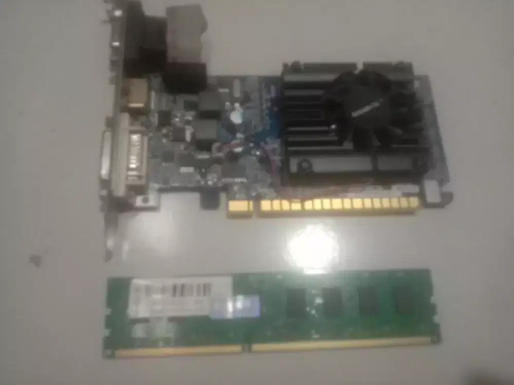 VGA pci gygabyte gt210 + memory ddr3 4gb vgeen