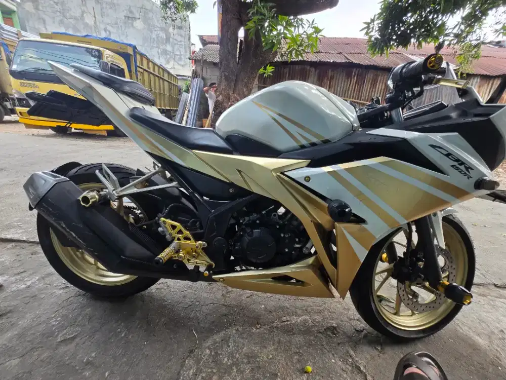 CBR 150 Facelift kondisi kaya baru