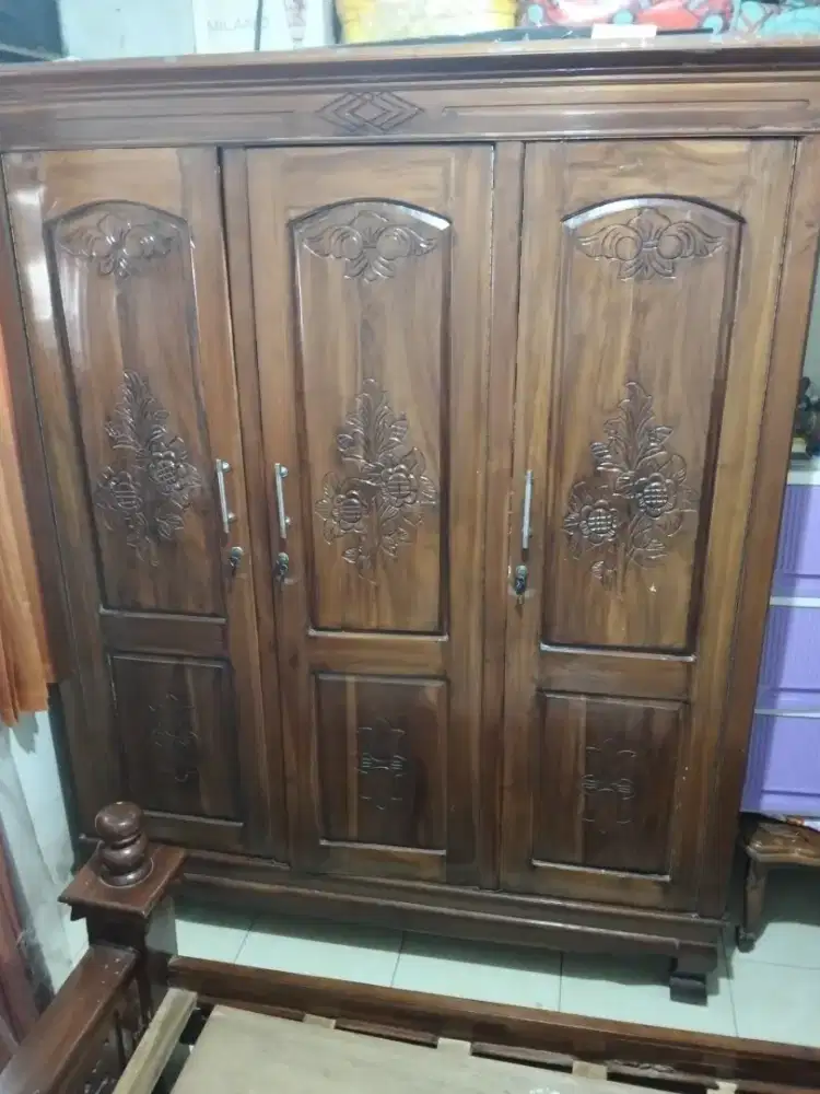 Jual lemari 3 pintu dan dipan jati