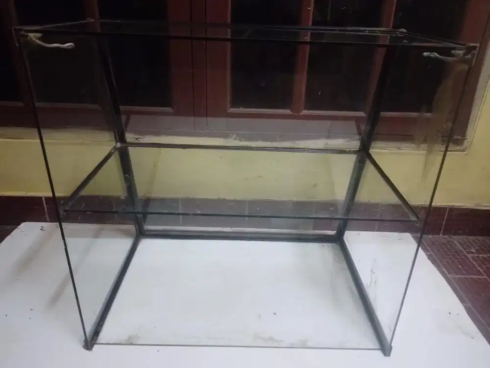Etalase bekas buat jualan