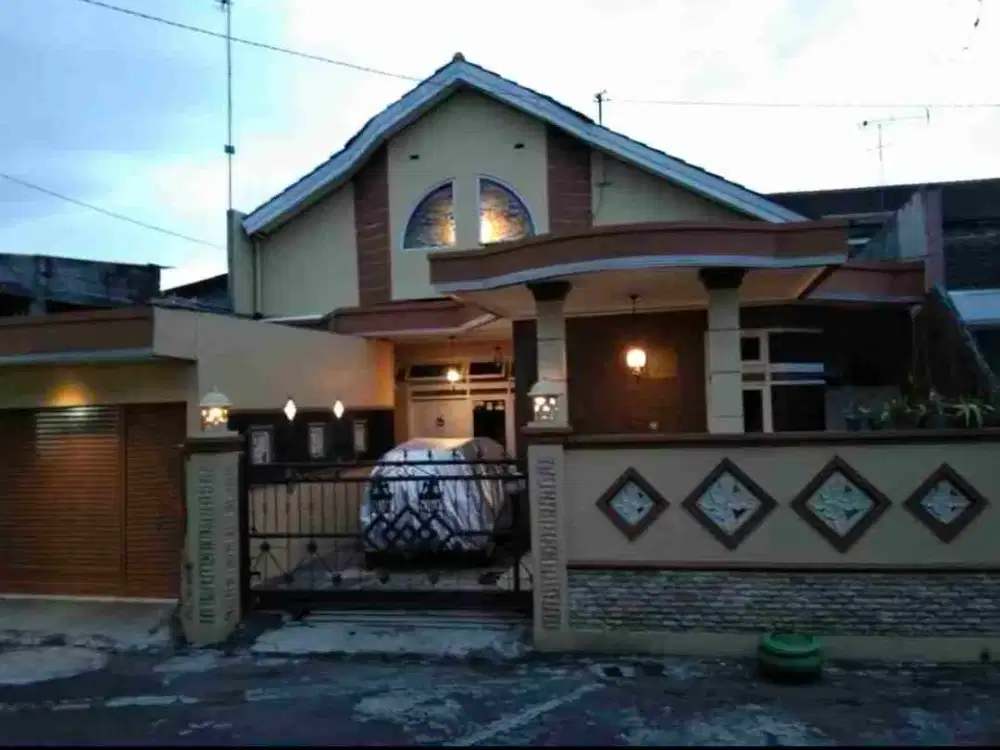 DIJUAL B U RUMAH DI PERUMAHAN DI SELATAN AKADEMI MILITER MAGELANG