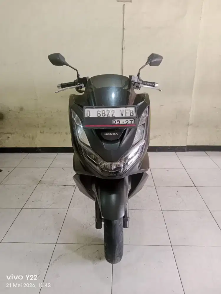 Honda pcx 2022 warna hitam
