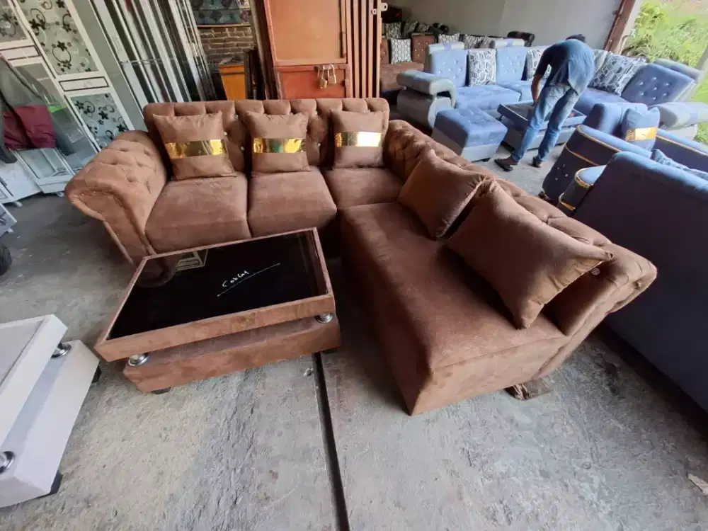 Sofa L putus cokelat tua