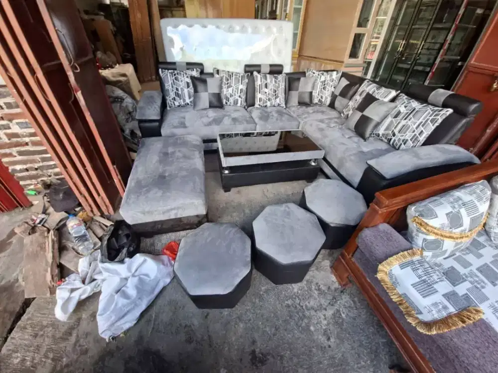 Sofa beranak abu hitam