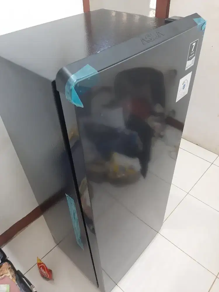 DIJUAL 1 UNIT KULKAS 1 PINTU MERK AQUA (BARU)