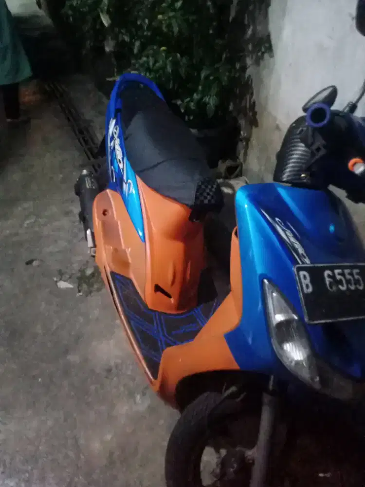 dijual motor mio taun 2006 bodi mulus pemakaian sendiri mas8h bagus
