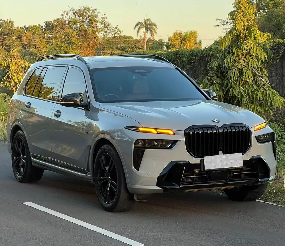 BMW X7 2023 xDrive LCI M-Sport  Brooklyn grey