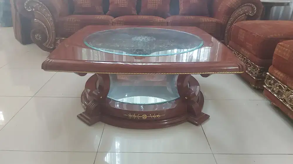 jual  meja tamu lux kondisi 95 % murah