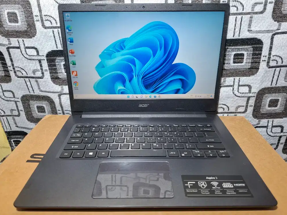 Laptop Acer Aspire 3 ram 4gb ssd 256gb slim bazelless batre awet