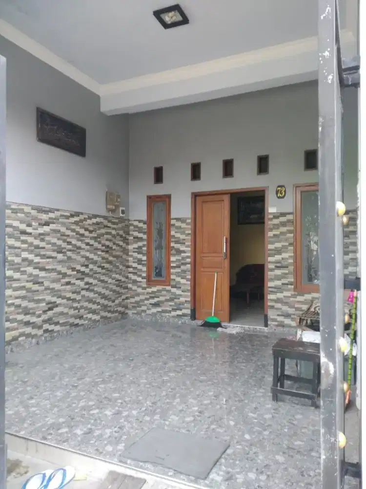 DIJUAL RUMAH 2 LANTAI + AREA USAHA DI JOMBANG KOTA