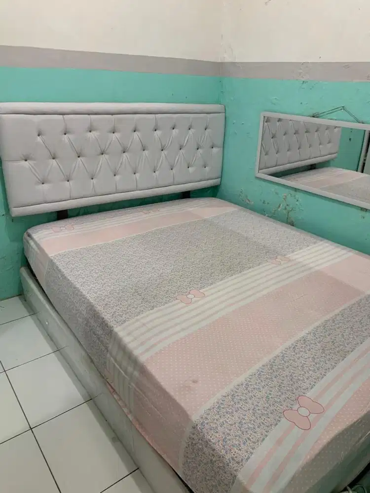 Dijual Set Divan dan Spring bed