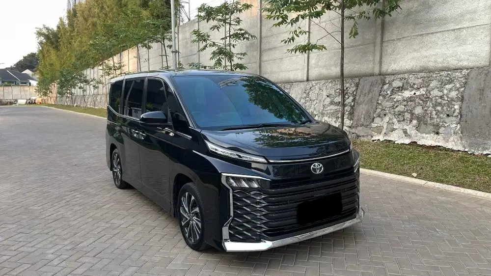 (Low Km)(CASH)TOYOTA VOXY 2.0 CVT TSS Camera 360 AT Tahun 2022