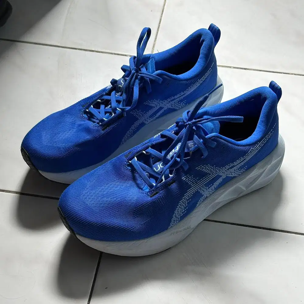 Asics Novablast 5 Wide uk. 45 baru pakai 3x