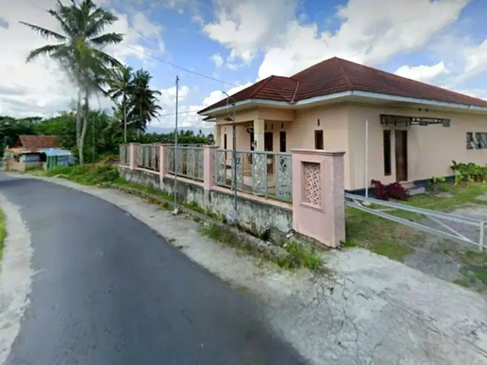 Dijual 2 rumah satu lokasi. Tdk jauh dari jalan provinsi.
