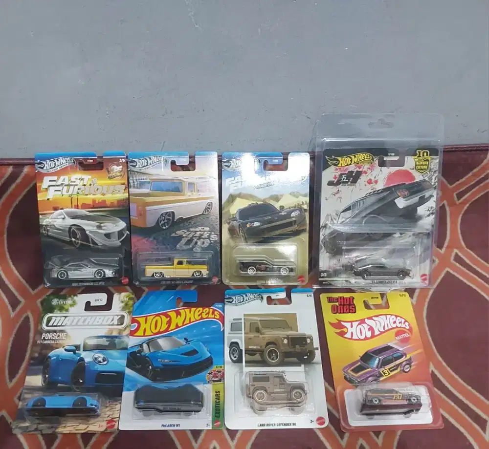 7 HotWheels dan 1 Matchbox