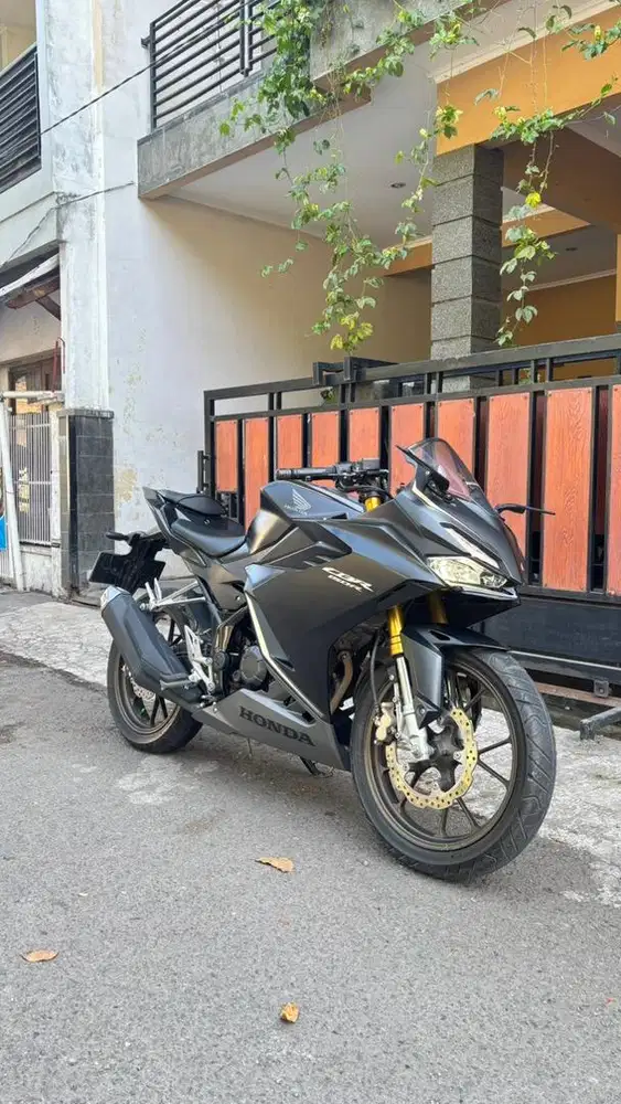Honda CBR 150R K45R Tahun 2023 Non-ABS Warna Black Doff Km low