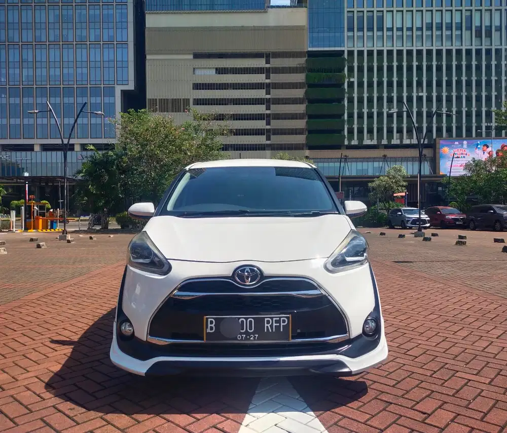 ( DP 25 juta ) Sienta Q matic 2017. Termurah