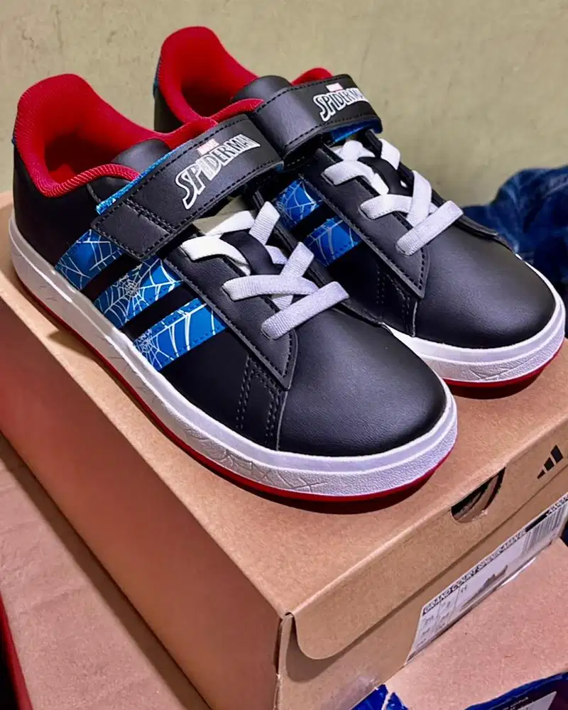 Sepatu adidas kids