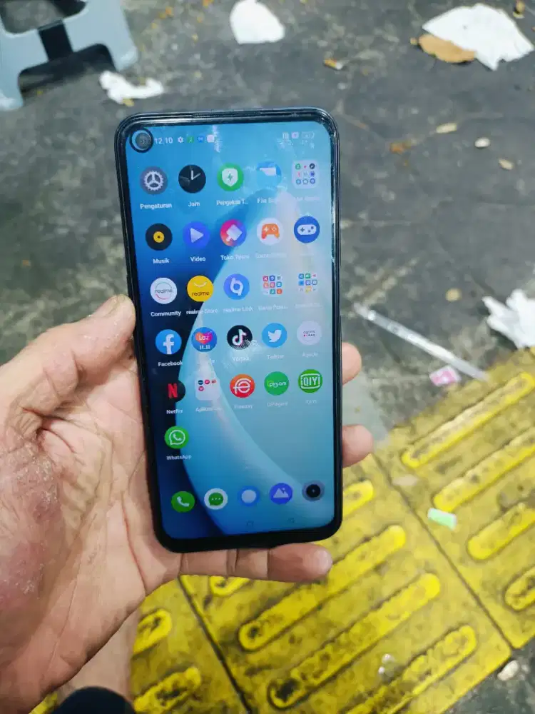 Realme 8.   5g ram 8/128
