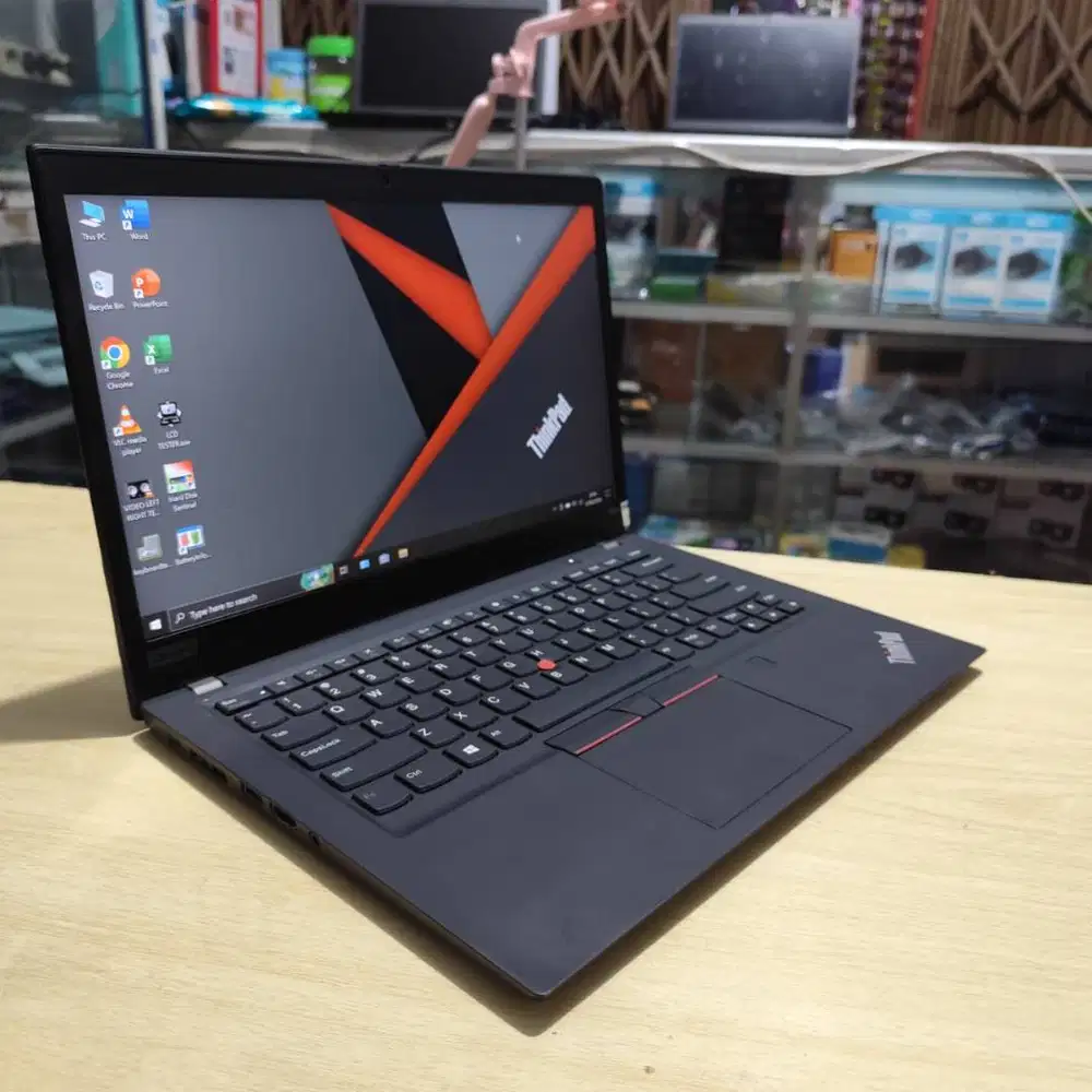 Laptop Lenovo Thinkpad T495s Ryzen 5 Pro 8/256 SSD VGA 2GB Mulus