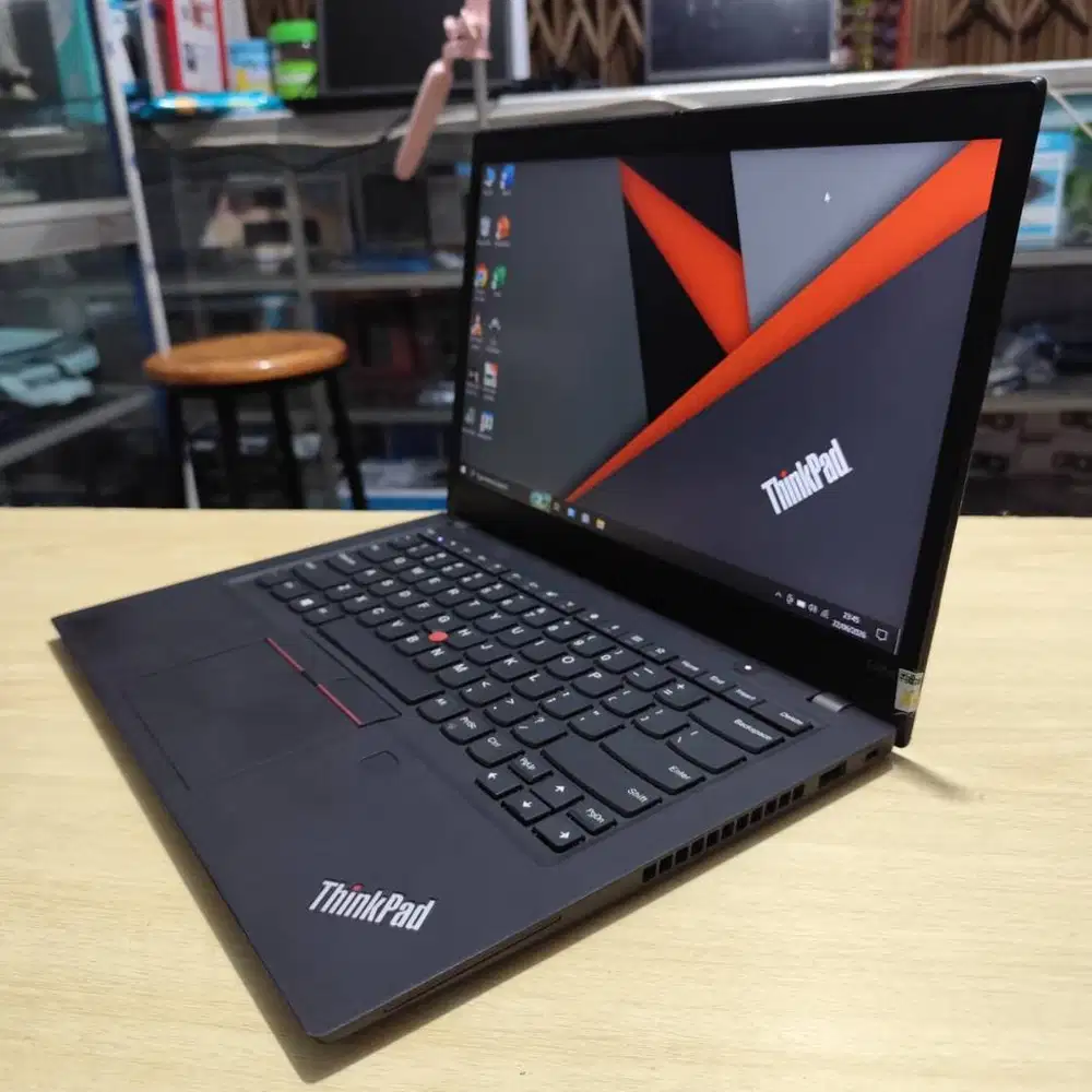 Laptop Lenovo Thinkpad T495s Ryzen 5 Pro 8/256 SSD DUAL VGA
