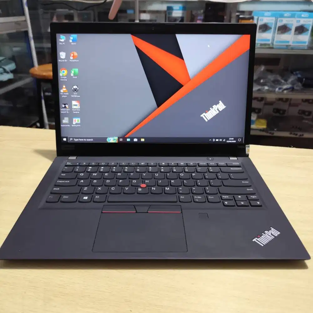 Laptop Lenovo Thinkpad T495s Ryzen 5 Pro 8/256 SSD VGA 2GB Mulus