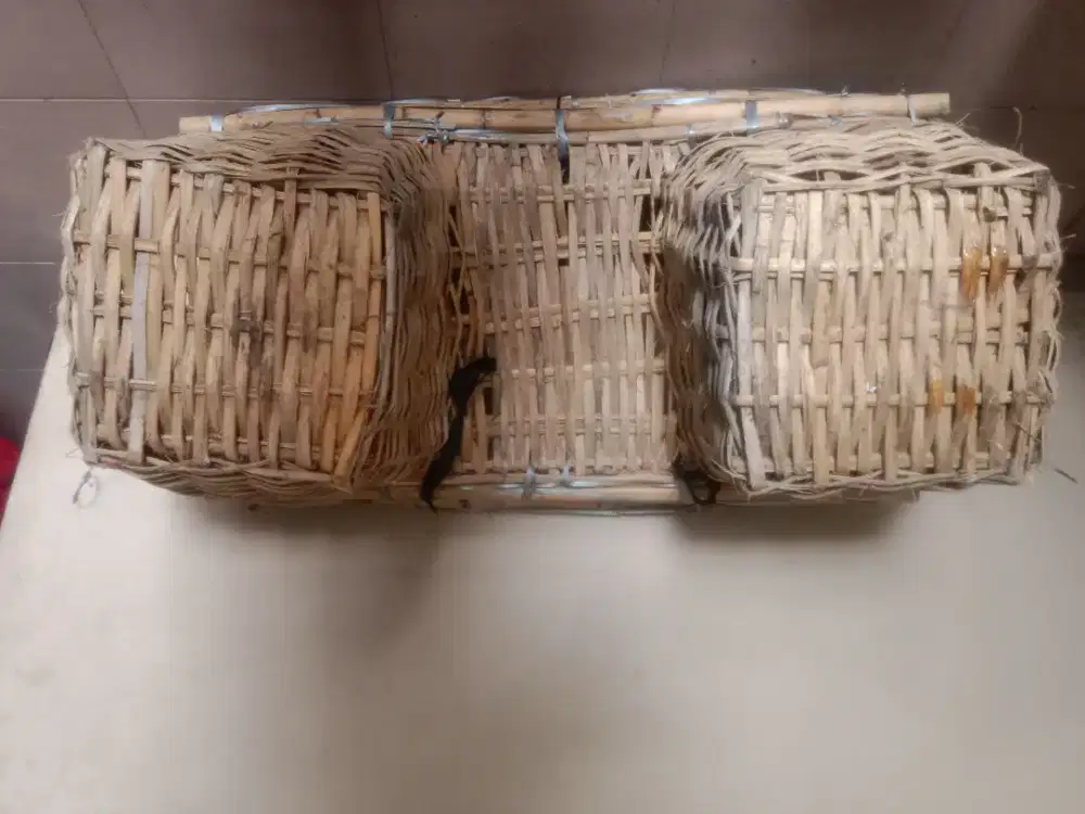Keranjang motor bahan rotan
