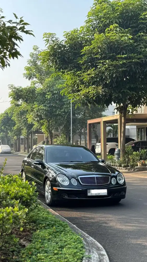 Mercedes-Benz E240 2004 Bensin