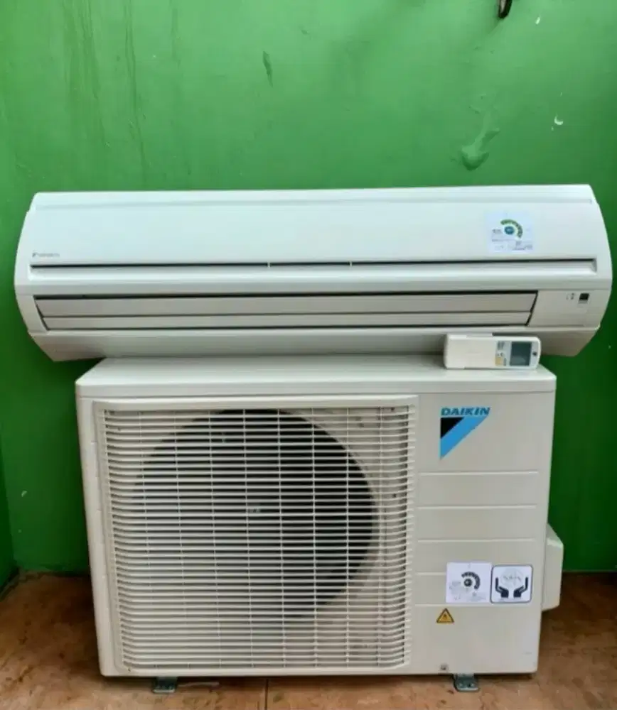 AC Daikin Thailand 2 pk freon R32 like New