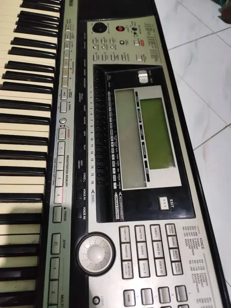 Keyboard yamaha psr 740 minus