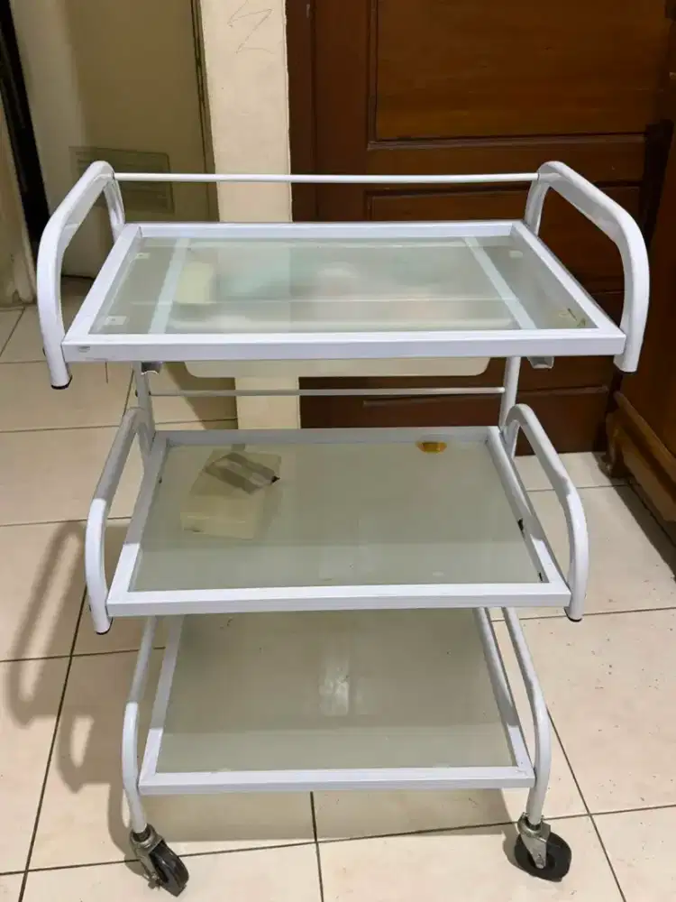 Meja trolly roda empat warna putih 3 susun