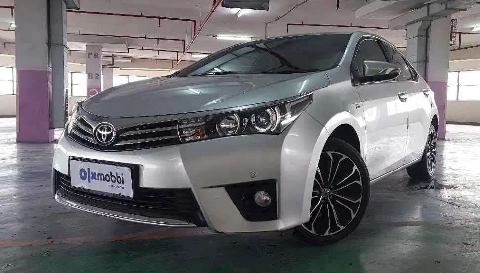 TDP 9, JT Toyota Corolla Altis 1.8 V Bensin-AT Silver 2015