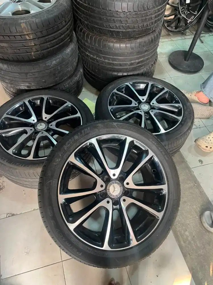 Velg OEM Mercedes-Benz E-Class W213 ini berukuran ring 18