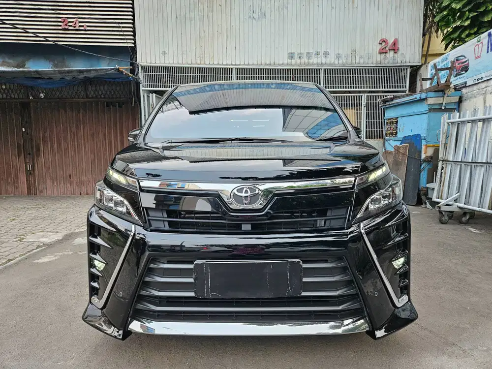 Antik 34 rb km Toyota Voxy 2.0 at 2020 nik 2019 hitam black atpm bagus