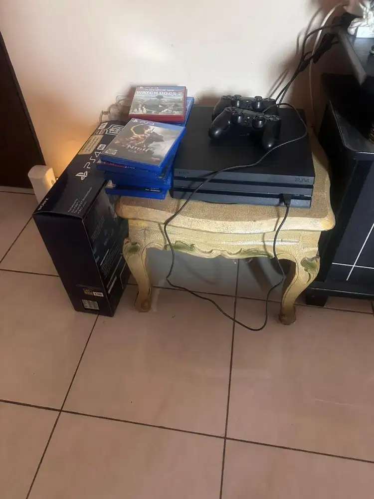 PS4 Pro 1TB + 2 Stick Ori + 10 BD Games Resmi Segel